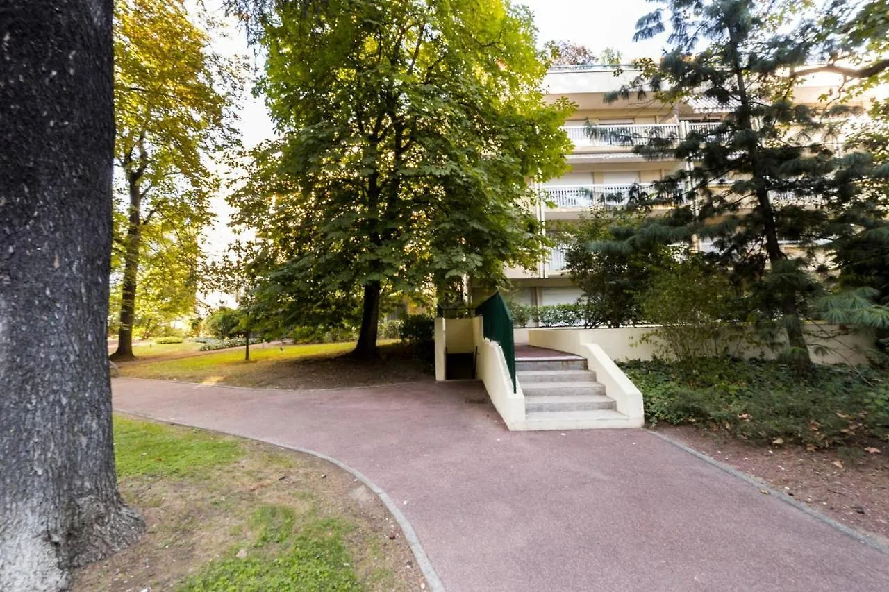 Le Parc Des Freres Lumiere Hotel Lyon 0*,