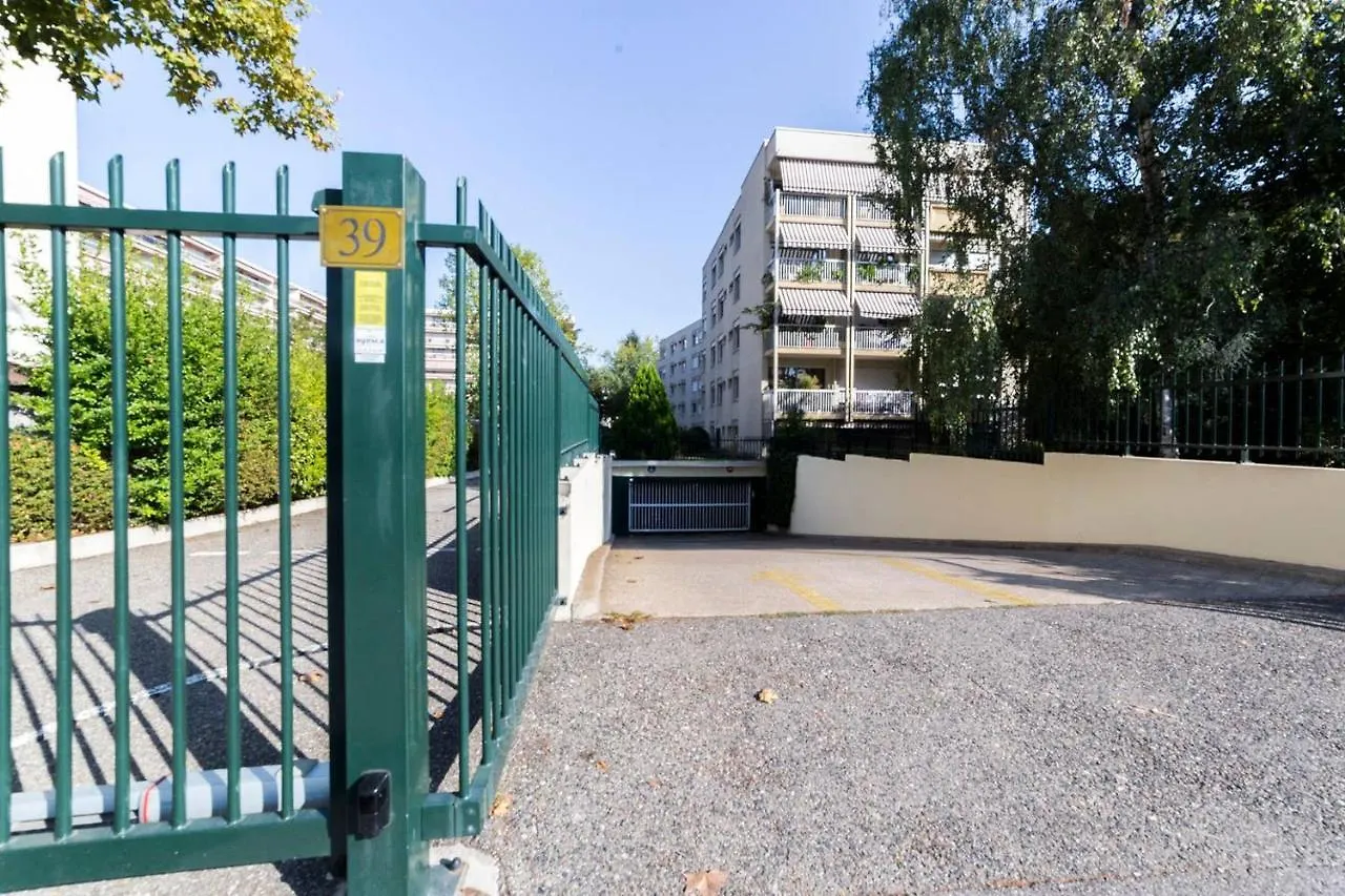 Le Parc Des Freres Lumiere Hotel Lyon Apartment