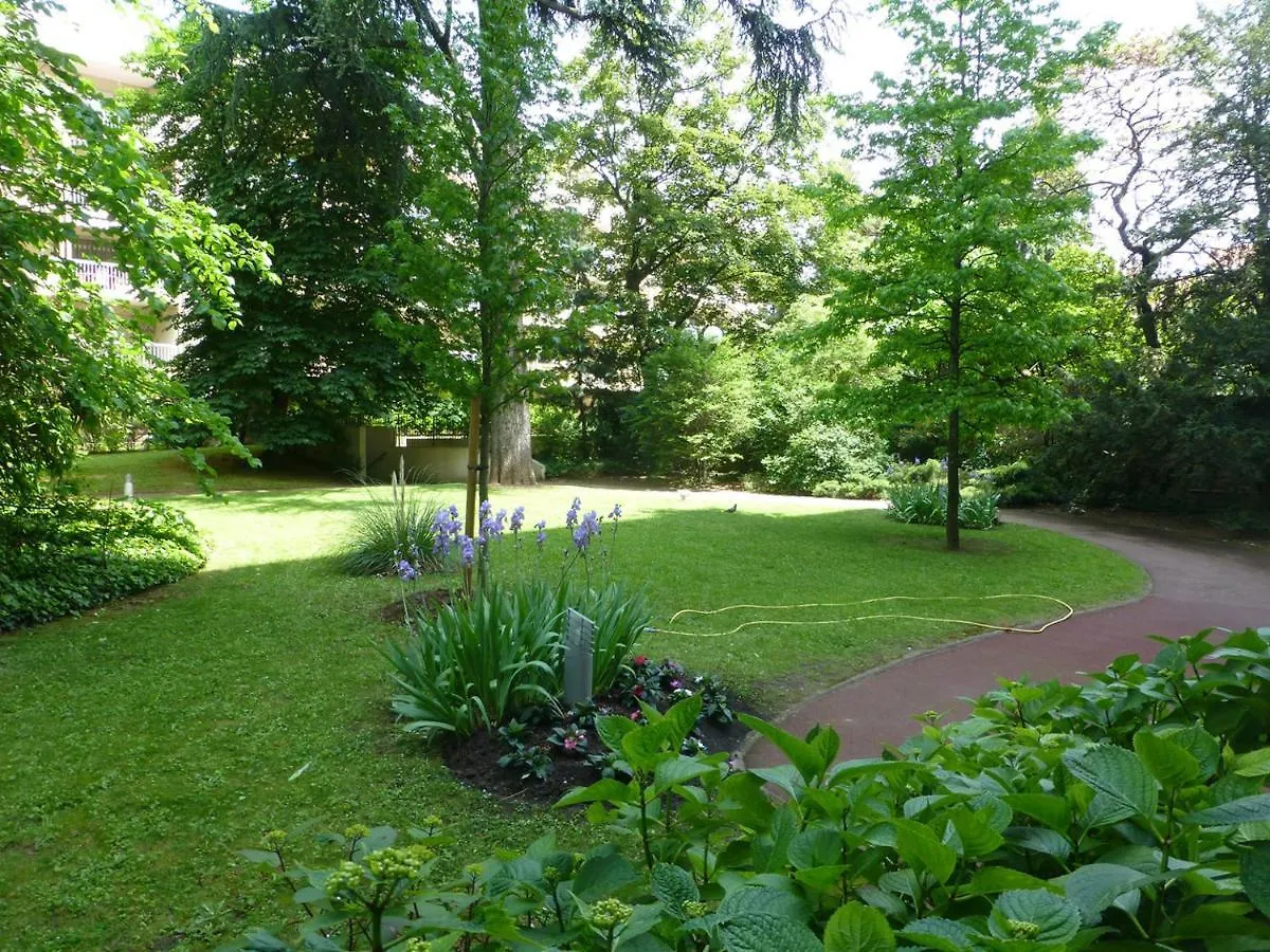 Le Parc Des Freres Lumiere Otel Lyon Daire