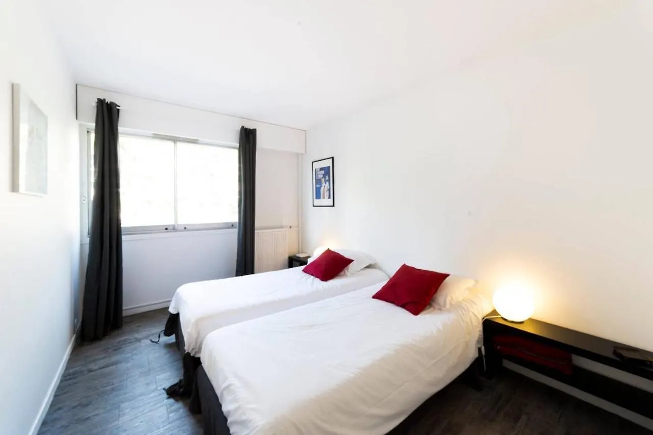 Apartment Le Parc Des Freres Lumiere Hotel Lyon