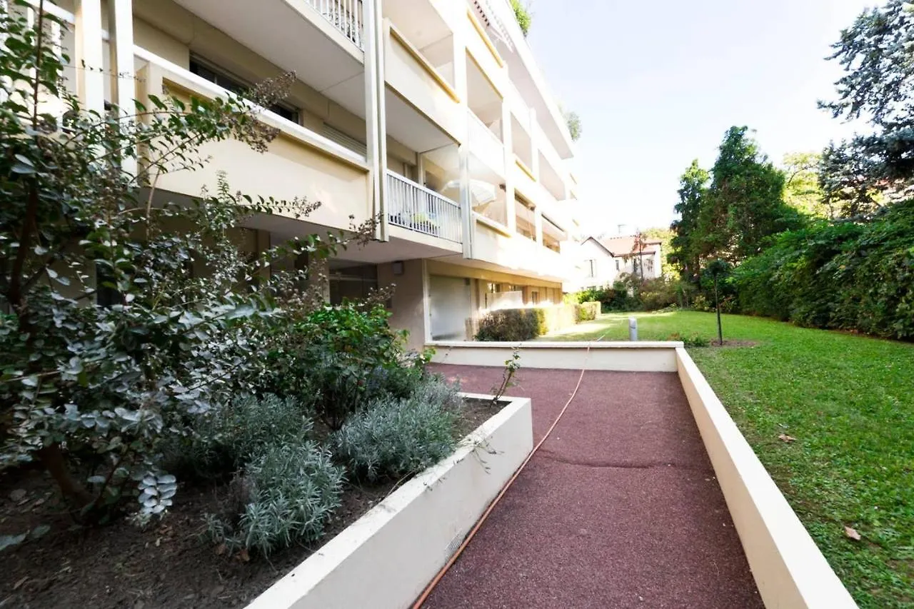 Le Parc Des Freres Lumiere Hotel Lyon Apartment